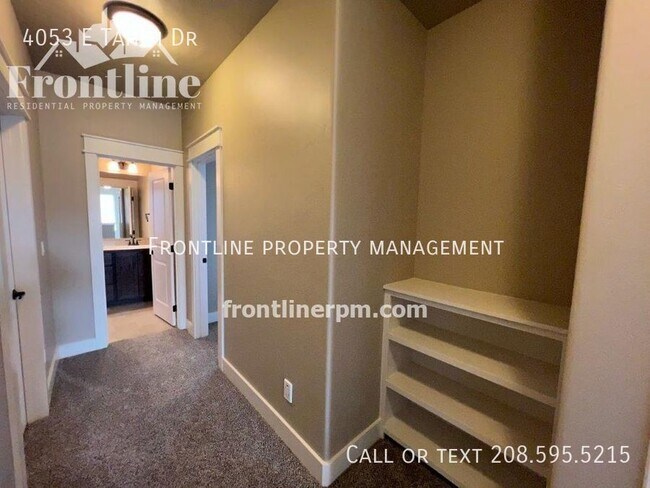 Building Photo - 4053 E Tahiti Dr
