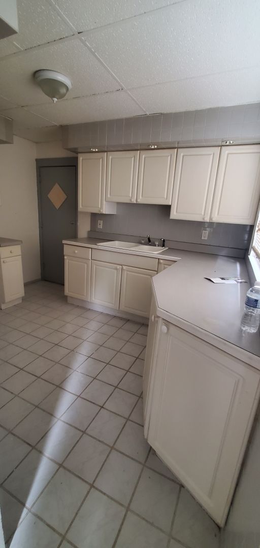 Building Photo - 4438 Sheridan - Vaibhav Mukund Pachalla