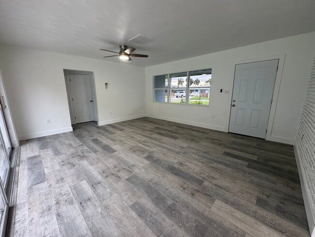 Building Photo - 116 Myakka Dr