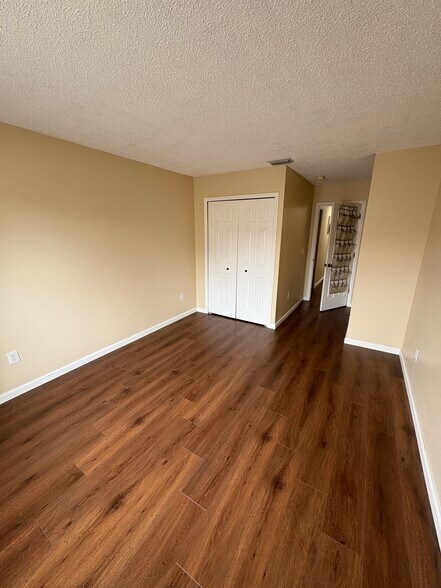 Building Photo - 8016 Savannah Sunset Ln
