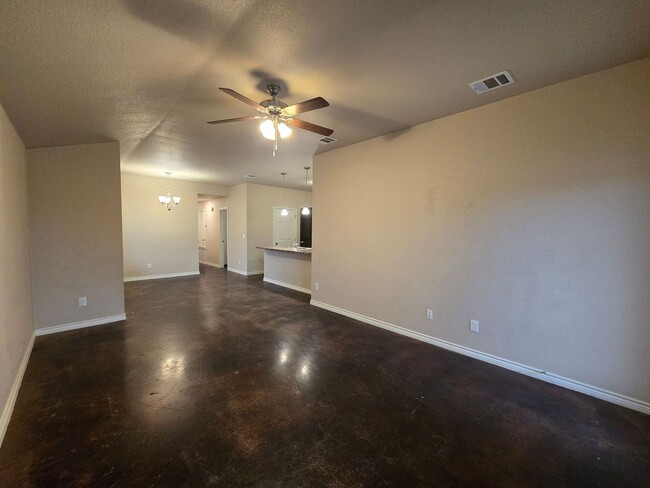 Building Photo - 905 Rosewood Dr