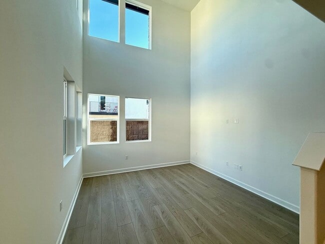 Building Photo - LIVE IN A NEW HOME!