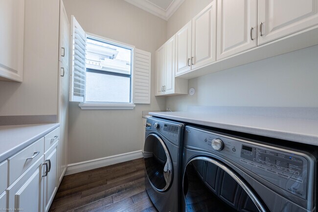 Building Photo - 9368 Eden Roc Ct