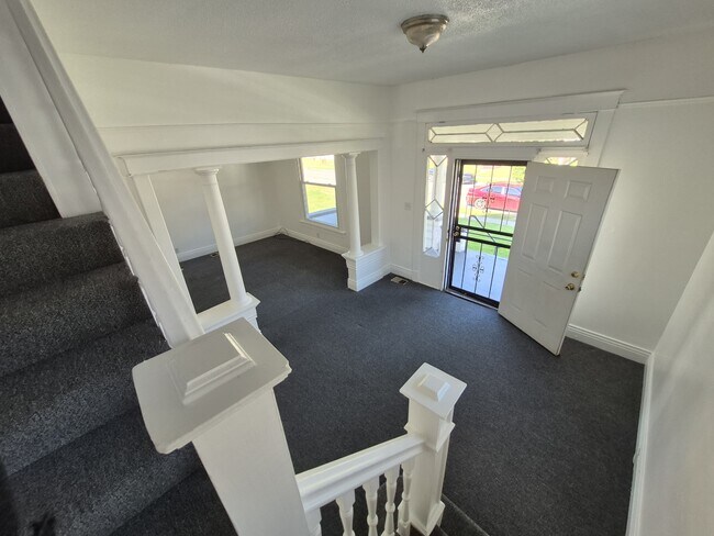 Building Photo - 635 S 39th St