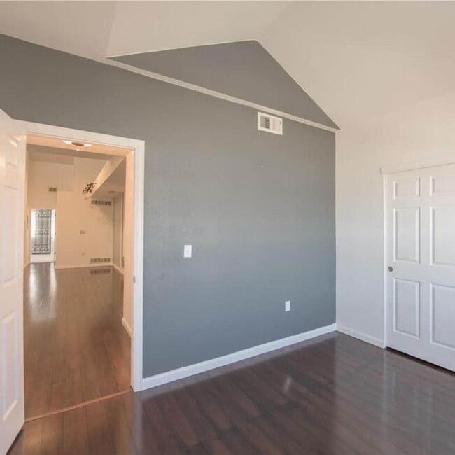 Building Photo - 2 Bedroom Plus Large Loft Condo with 1 Car Attached Garage