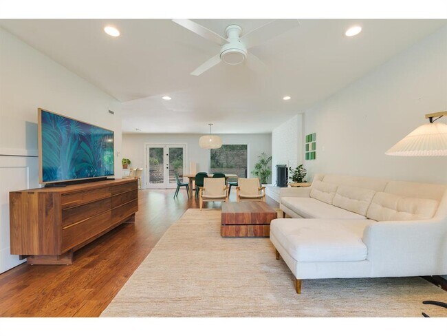 Building Photo - 8700 Mountainwood Cir