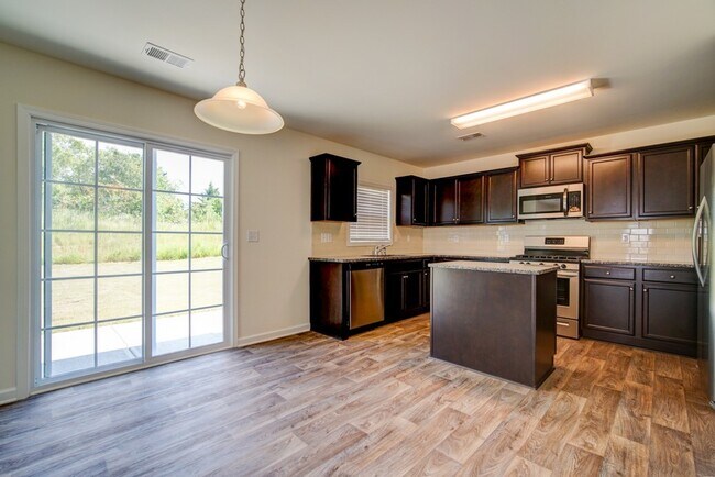 Building Photo - 3 BR, 2.5 BA., 2 Car Garage in Boiling Springs, Near I-85