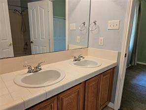 Building Photo - 2204 Zoa Dr