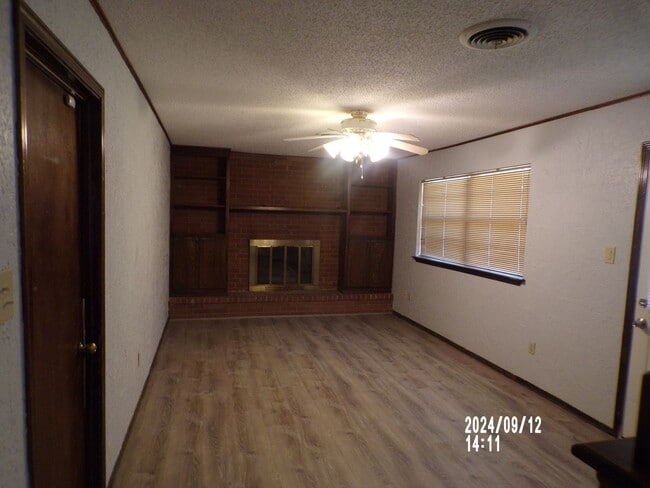 Building Photo - Pets negotiable with owner approval