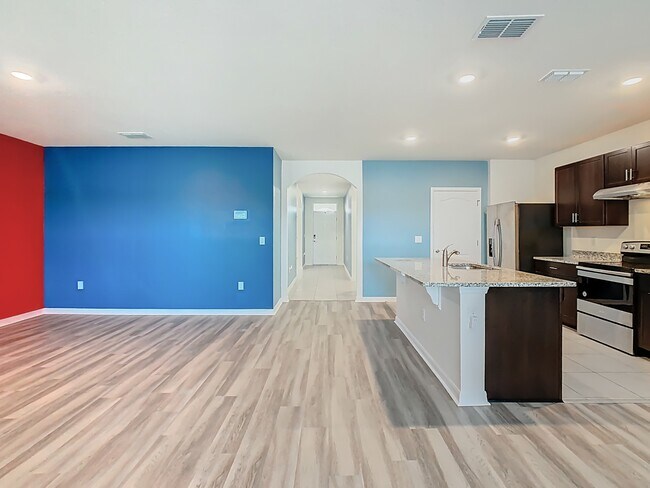 Building Photo - 3348 Perennial Ln