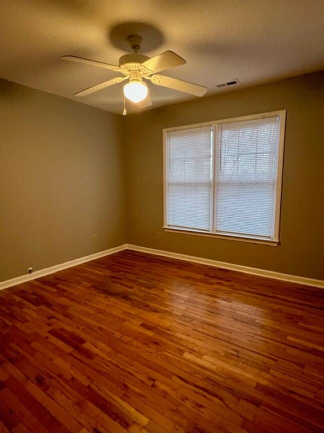 Building Photo - Swannanoa Rental! 6 or 12 month lease options!