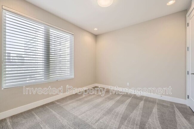 Building Photo - 1323 Elati St