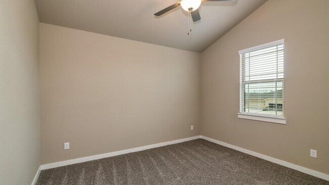 Building Photo - 605 Harvest Moon Dr