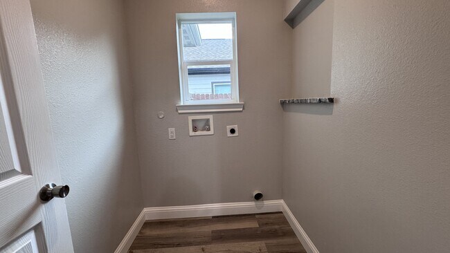 Building Photo - 813 Sayle St