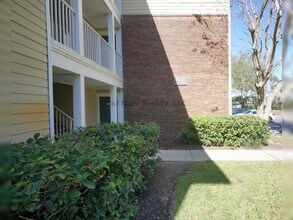 Building Photo - Beautiful 2-Bedroom Condo with Lake Views in Carrollwood