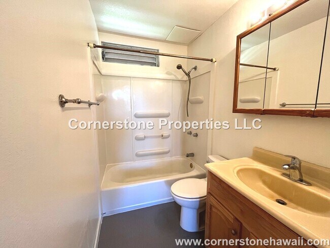 Building Photo - 95-670-670 Hanile St