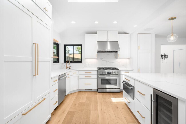 Building Photo - LUX 3BD, 2BA Belcaro Home with 2-Car Garage