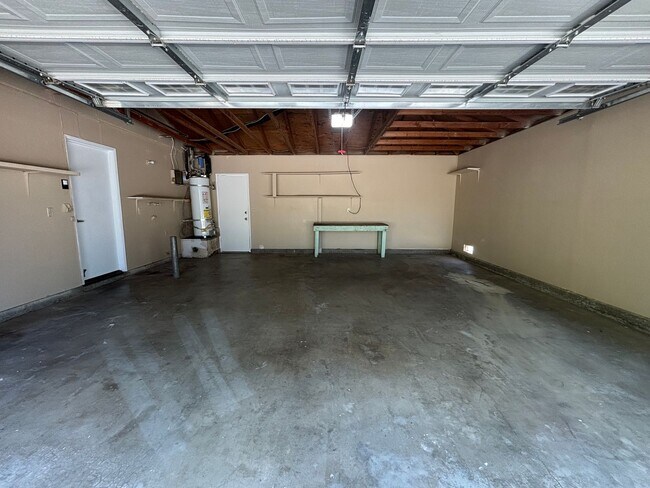 Building Photo - 10116 E Avenue S