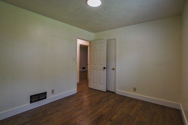 Building Photo - 1220 Ridge Rd