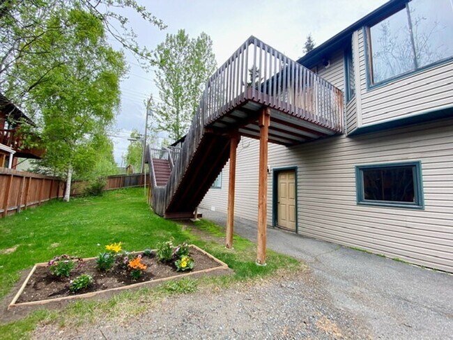 Building Photo - 6623 E 6th Ave