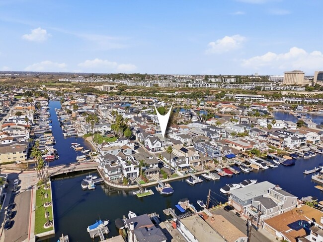 Building Photo - 403 38th St