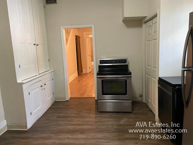 Building Photo - 516 W 9th St