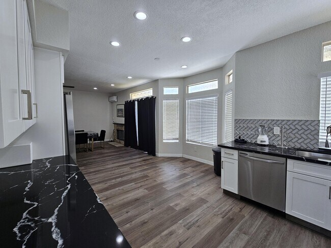 Building Photo - 69911 Willow Ln