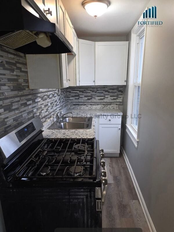 Building Photo - 25 Saxon St