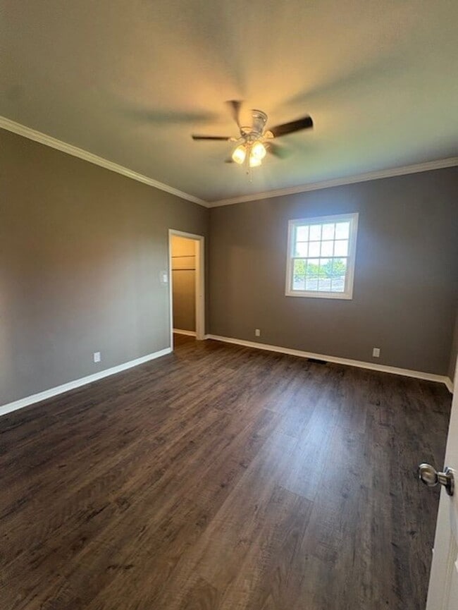 Building Photo - ? Bristol Living at Its Best – Newly Remodeled 2 Bedroom Home!