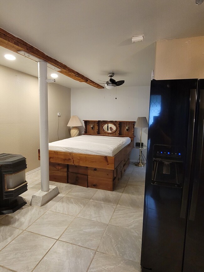 Building Photo - 8285 Green Ln