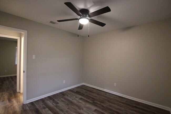 Building Photo - Coming Soon!  Remodeled 3 Bedroom 2 Bath! Large Yard!