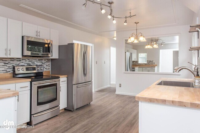 Building Photo - 2230 Candy Pl