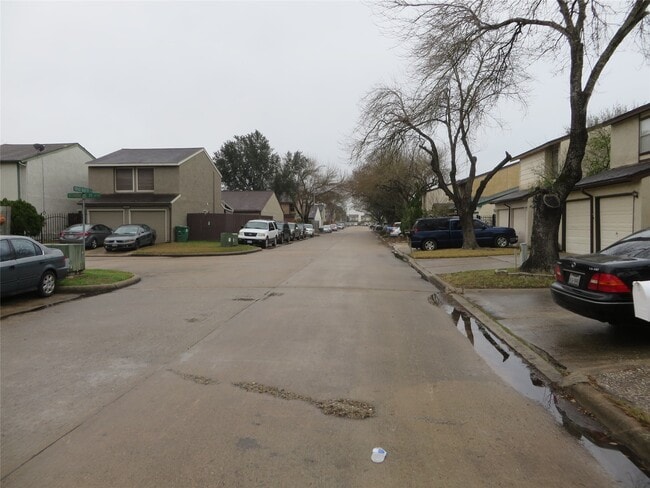 Building Photo - 4527 Terrace Manor Dr