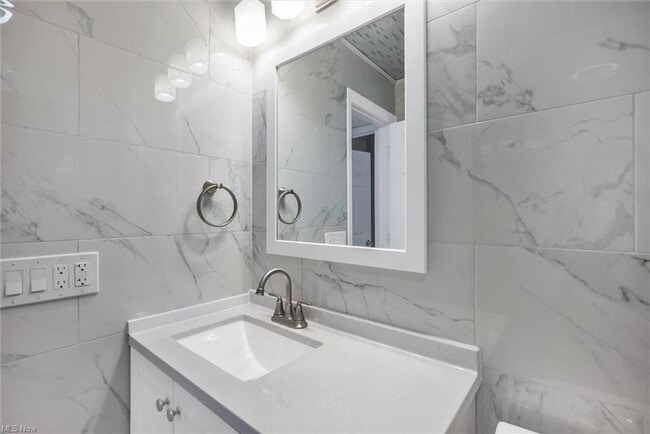 Building Photo - Renovated 2 Bedroom  Ranch for Rent in Aurora