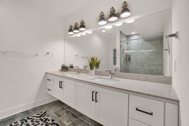 Building Photo - Stunning 3 Bed, 3 Bathroom Rental in the S...