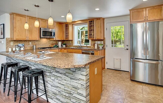 Building Photo - 18322 9th Ave NE