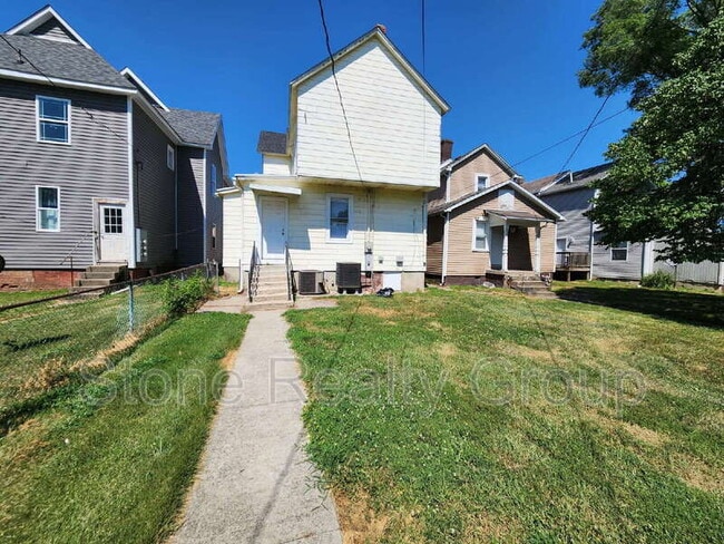 Building Photo - 714 S 7th St