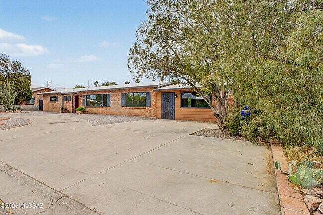 Building Photo - 5120 E Alberta Dr