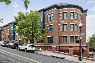 Building Photo - 2101 N Monroe St