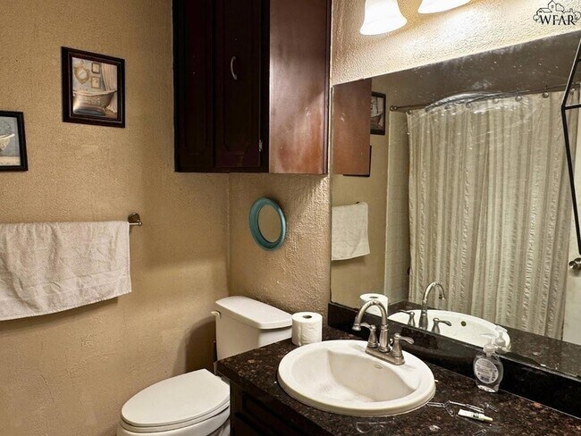 Building Photo - 2316 Perrin Dr