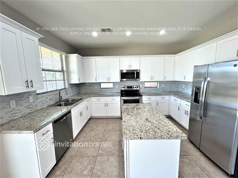 Building Photo - 15923 W Tohono Dr