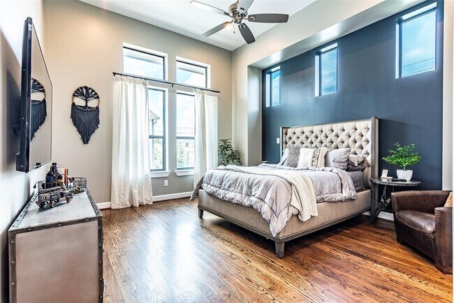 Building Photo - 2510 Chenevert St