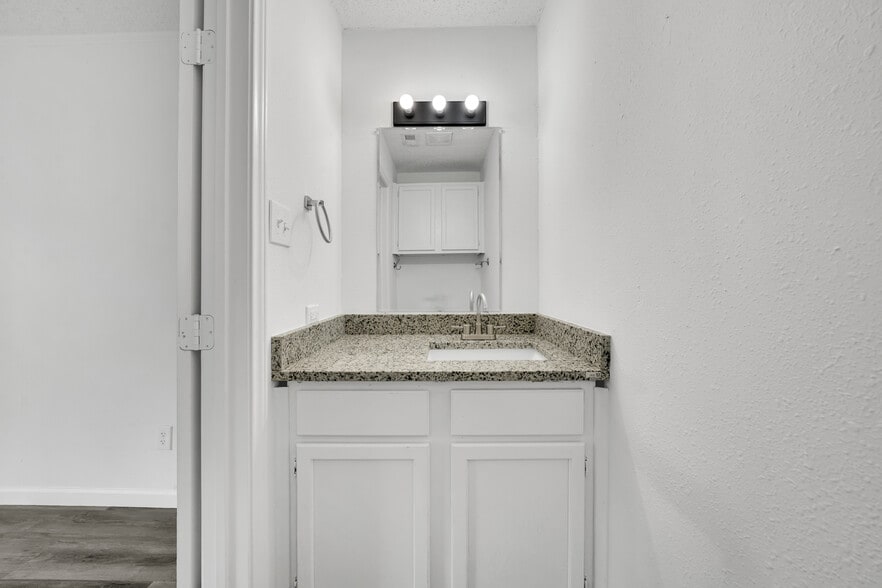 Building Photo - 161 County Road 1135