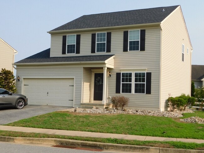 Building Photo - 104 Pebble Creek Dr