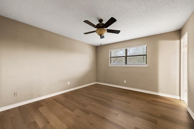 Building Photo - 614 Circle Creek Dr