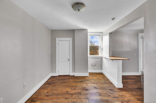 Building Photo - 82-86 Water St