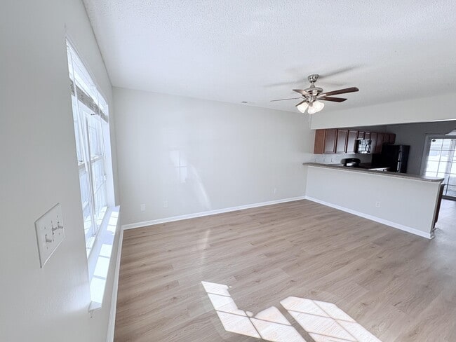 Building Photo - 1007 Banister Loop