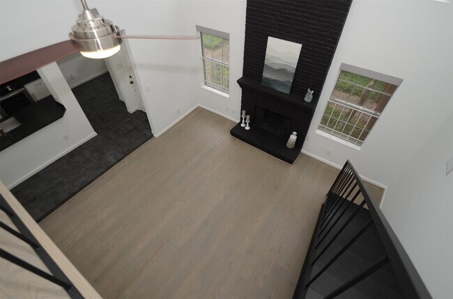 Building Photo - 5524 Beverly Hill St