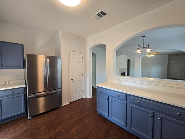 Building Photo - 808 N Creek Blvd