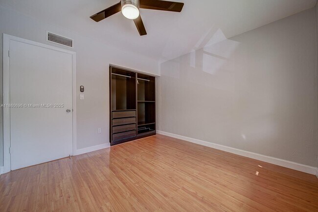 Building Photo - 13872 SW 90th Ave